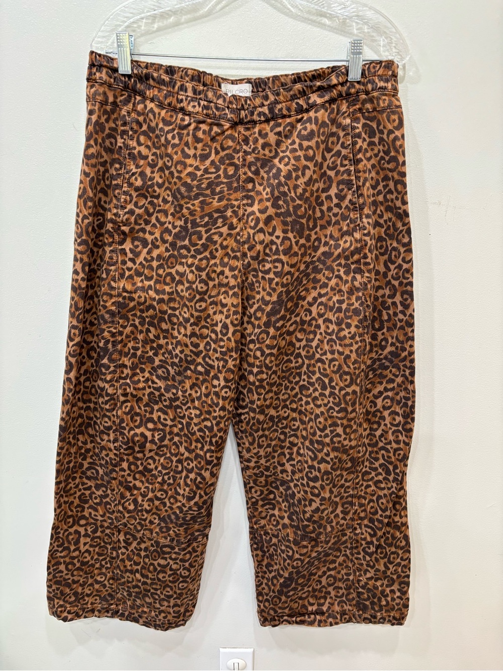 Pilcro Izzie Barrel Leopard Print Cropped Pants Women’s Size Large
